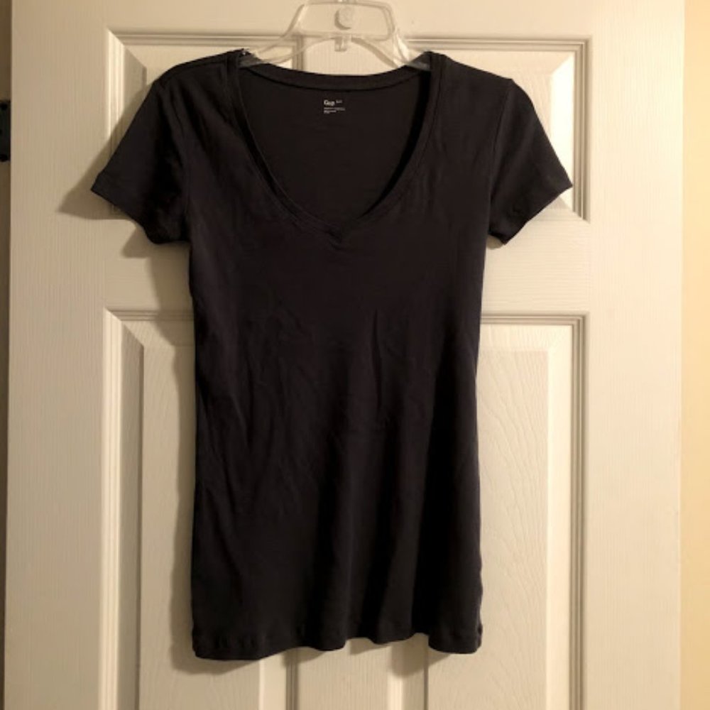 Gap Tee - Picture 1 of 5